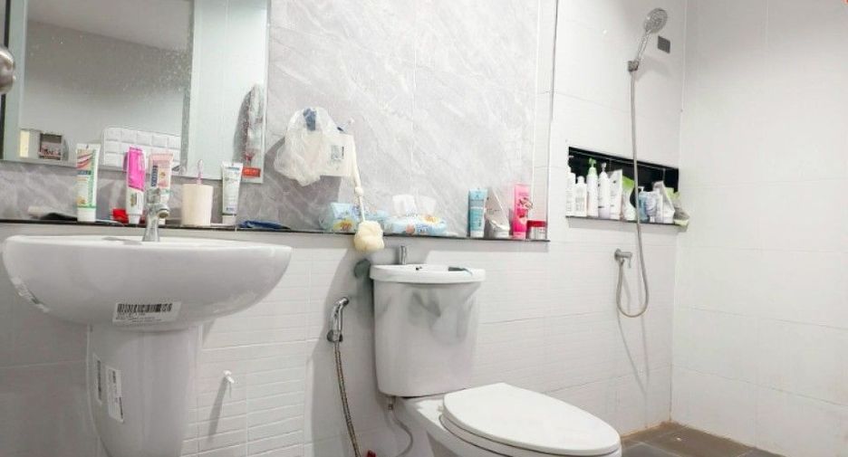 For sale 4 bedrooms townhouse in Mueang Samut Sakhon, Samut Sakhon