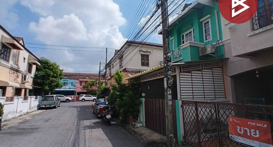 Casa adosada en venta de 3 habitaciones en Khlong Sam Wa, Bangkok