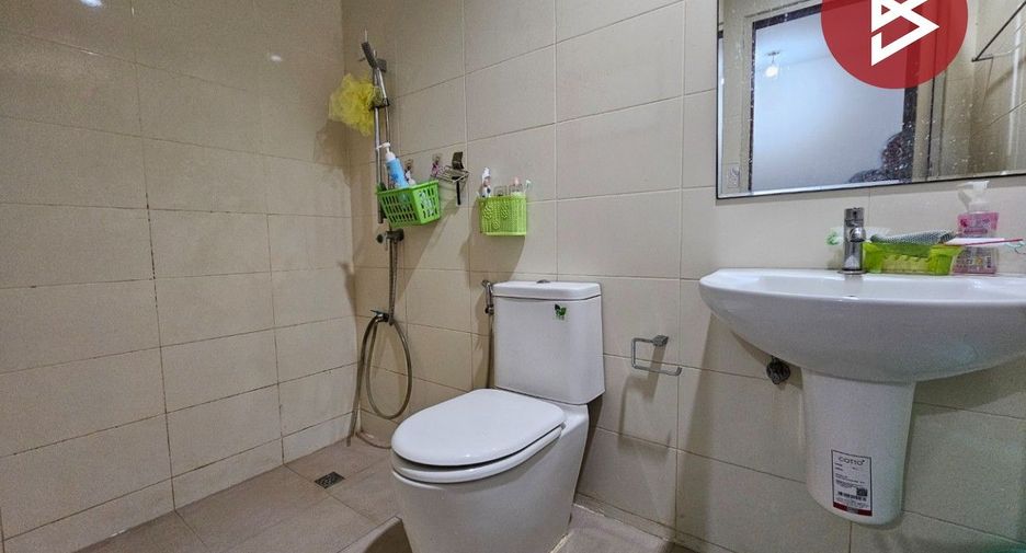 Casa adosada en venta de 3 habitaciones en Mueang Chon Buri, Chonburi