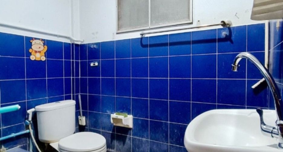 Reihenhaus zum Kauf mit 2 Zimmer in Mueang Samut Songkhram, Samut Songkhram