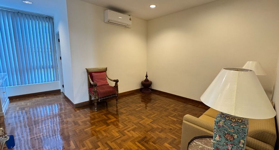 À louer 3 chambres condo à Watthana, Bangkok
