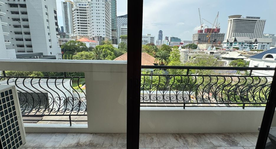 À louer 3 chambres condo à Watthana, Bangkok