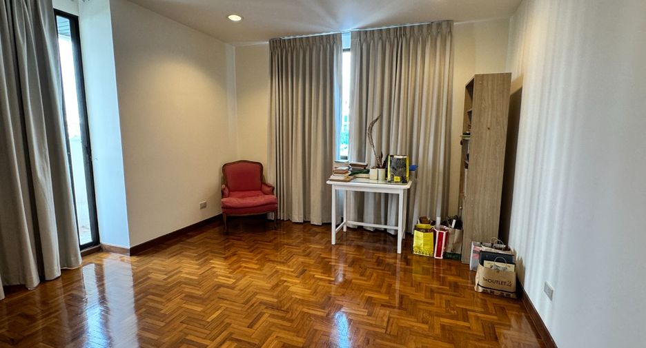 À louer 3 chambres condo à Watthana, Bangkok