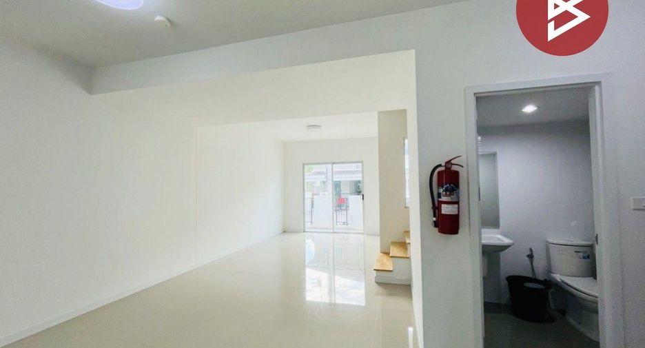 For sale 3 bedrooms townhouse in Mueang Pathum Thani, Pathum Thani