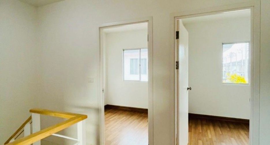 For sale 3 bedrooms townhouse in Mueang Pathum Thani, Pathum Thani