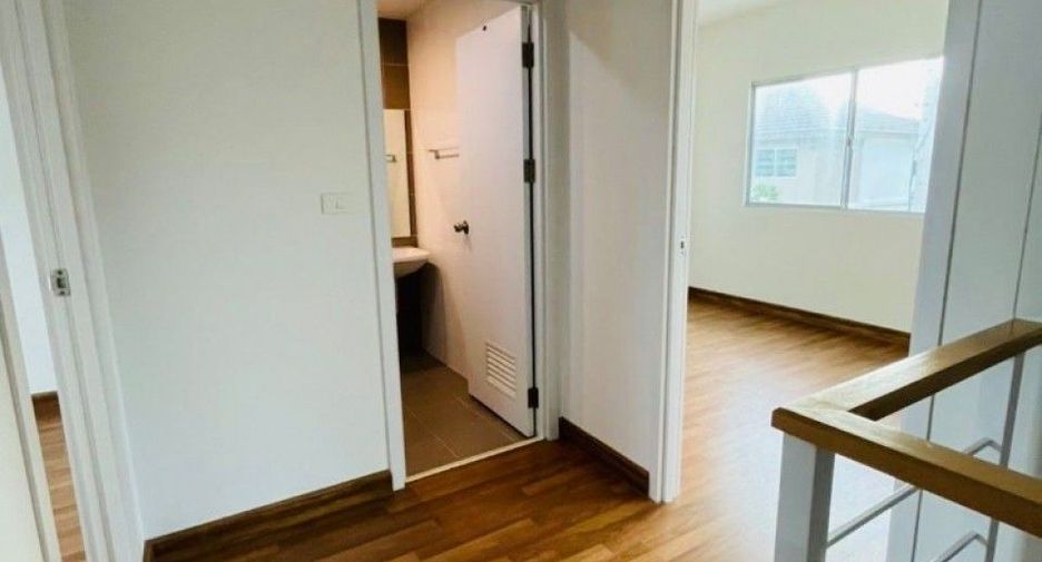 For sale 3 bedrooms townhouse in Mueang Pathum Thani, Pathum Thani
