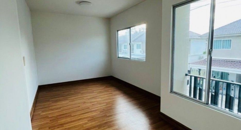 For sale 3 bedrooms townhouse in Mueang Pathum Thani, Pathum Thani