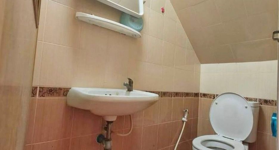 À vendre 2 chambres maison de ville à Mueang Samut Prakan, Samut Prakan