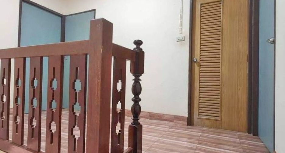 À vendre 2 chambres maison de ville à Mueang Samut Prakan, Samut Prakan