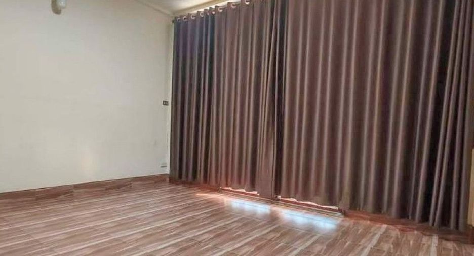 À vendre 2 chambres maison de ville à Mueang Samut Prakan, Samut Prakan