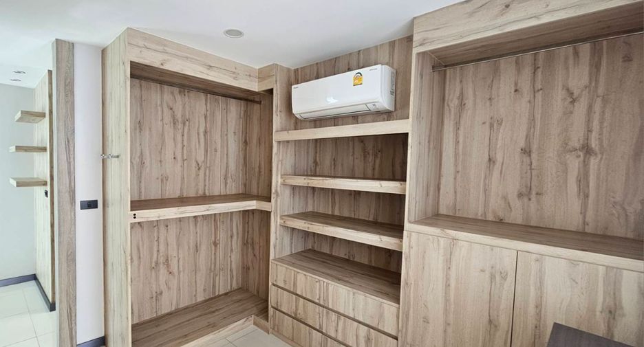 For rent and for sale 1 bed condo in Pratumnak, Pattaya
