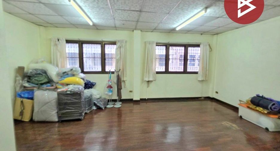 Casa adosada en venta de 8 habitaciones en Thung Khru, Bangkok