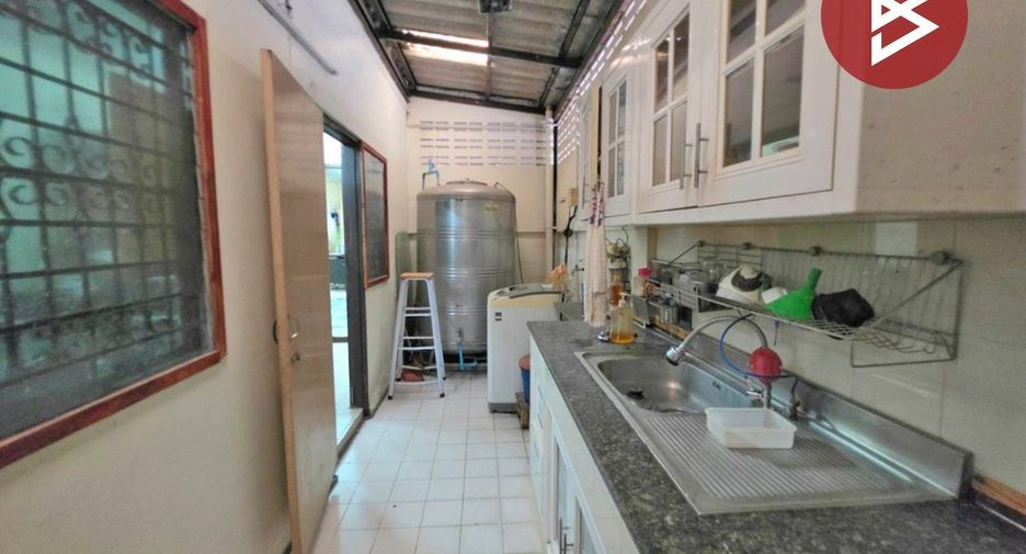 Casa adosada en venta de 8 habitaciones en Thung Khru, Bangkok