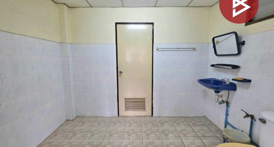 Casa adosada en venta de 8 habitaciones en Thung Khru, Bangkok