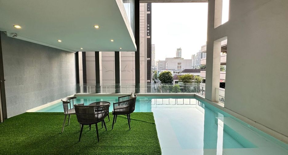 For rent 4 bedrooms house in Khlong Toei, Bangkok