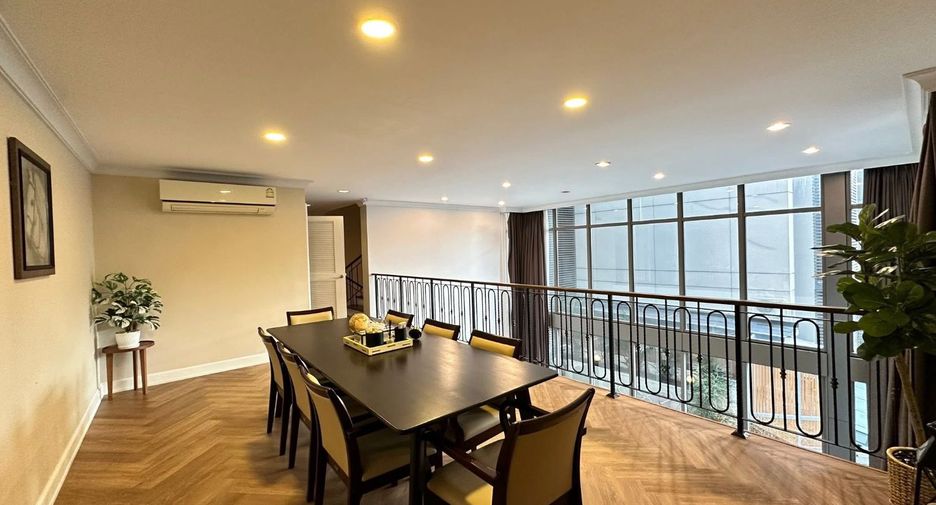 For rent 4 bedrooms house in Khlong Toei, Bangkok
