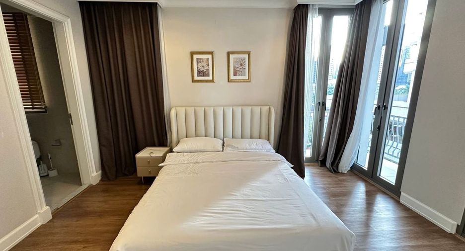 For rent 4 bedrooms house in Khlong Toei, Bangkok