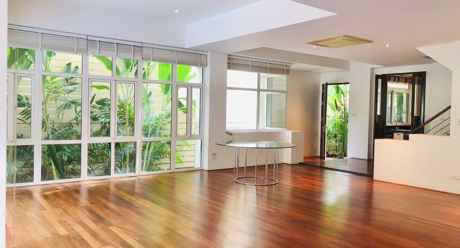ให้เช่า 4 ห้องนอน บ้านเดี่ยว ใน วัฒนา, กรุงเทพฯ