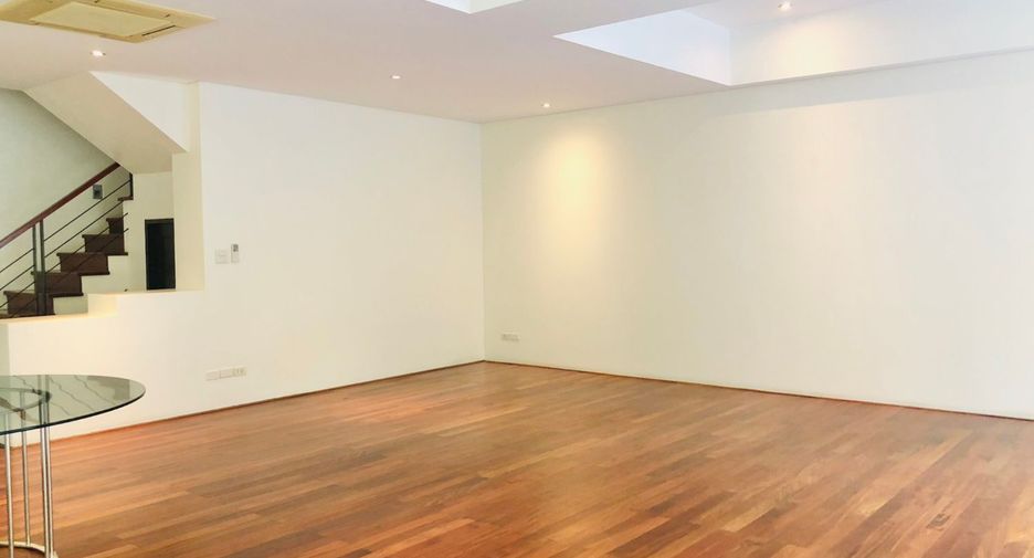 ให้เช่า 4 ห้องนอน บ้านเดี่ยว ใน วัฒนา, กรุงเทพฯ