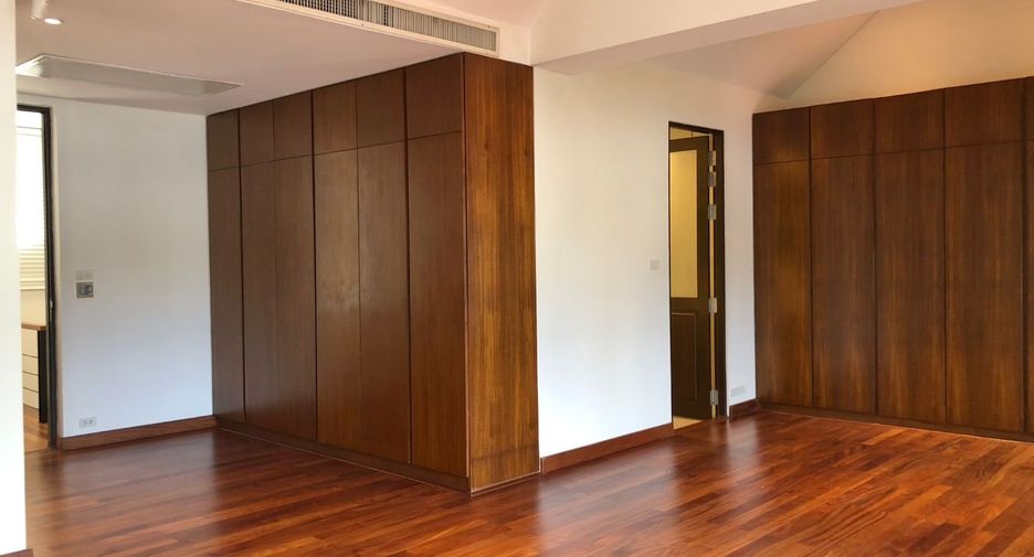 ให้เช่า 4 ห้องนอน บ้านเดี่ยว ใน วัฒนา, กรุงเทพฯ