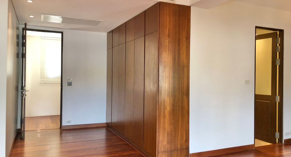 ให้เช่า 4 ห้องนอน บ้านเดี่ยว ใน วัฒนา, กรุงเทพฯ