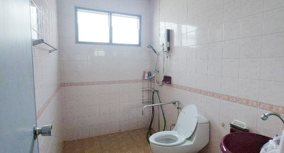 For sale 3 bedrooms house in Mueang Nakhon Si Thammarat, Nakhon Si Thammarat