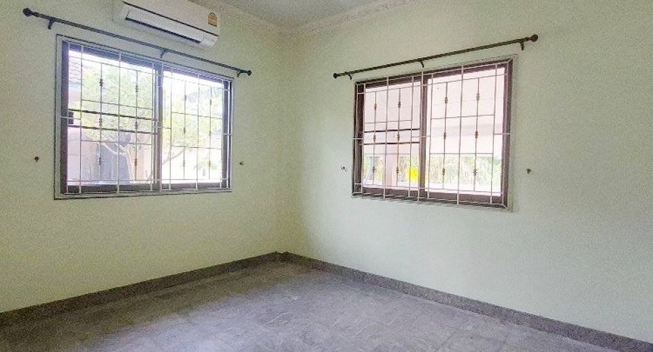 For sale 3 bedrooms house in Mueang Nakhon Si Thammarat, Nakhon Si Thammarat