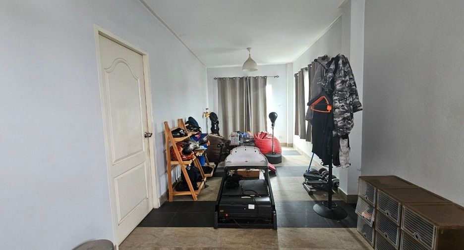 À vendre 5 chambres maison à Mueang Chon Buri, Chonburi