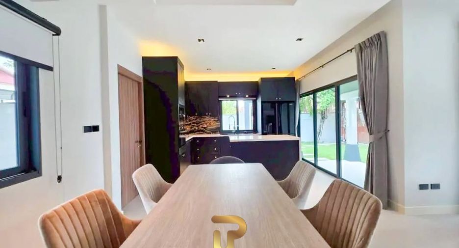 For sale 3 ベッドルーム villa in Huay Yai, Pattaya