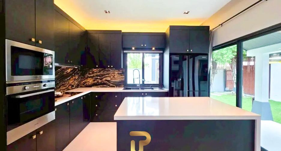 For sale 3 ベッドルーム villa in Huay Yai, Pattaya