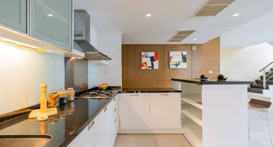 Condo en alquiler de 3 habitaciones en Watthana, Bangkok
