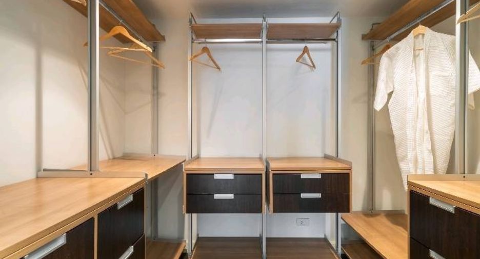 Condo en alquiler de 3 habitaciones en Watthana, Bangkok