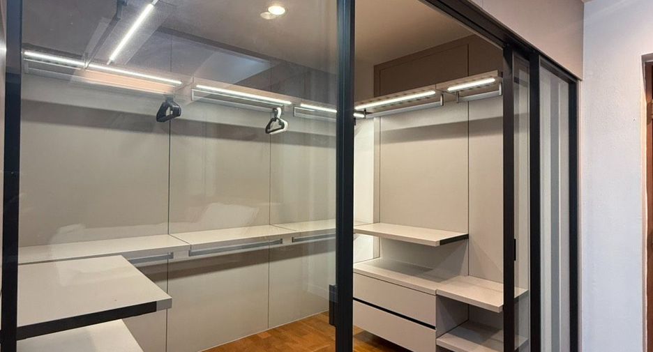 ให้เช่า 5 ห้องนอน บ้านเดี่ยว ใน วัฒนา, กรุงเทพฯ