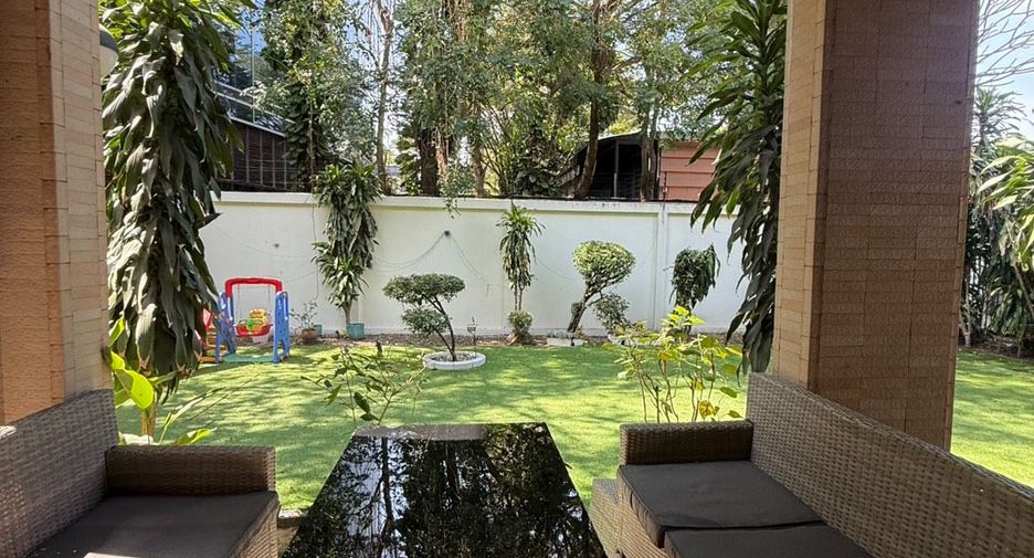 ให้เช่า 5 ห้องนอน บ้านเดี่ยว ใน วัฒนา, กรุงเทพฯ