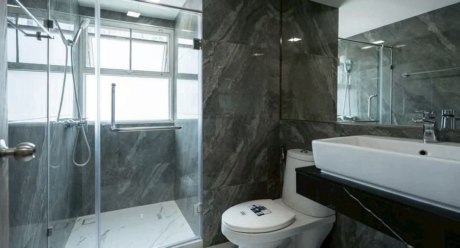 Wohnung zur Miete mit 2 Zimmer in Khlong Toei, Bangkok