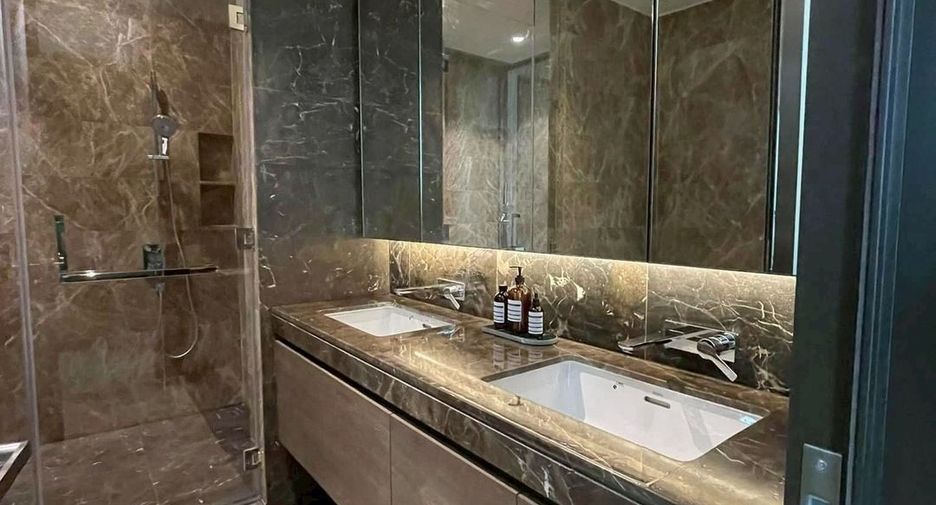 For rent 2 bedrooms condo in Pathum Wan, Bangkok