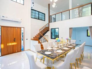For rent and for sale 5 bedrooms house in Bang Kapi, Bangkok