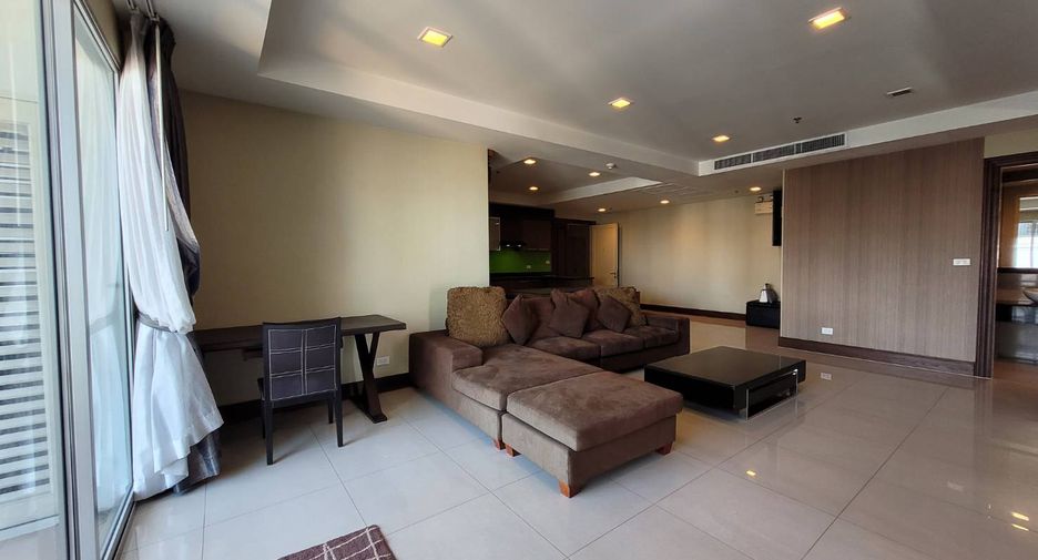 Condo en alquiler de 3 habitaciones en Khlong Toei, Bangkok