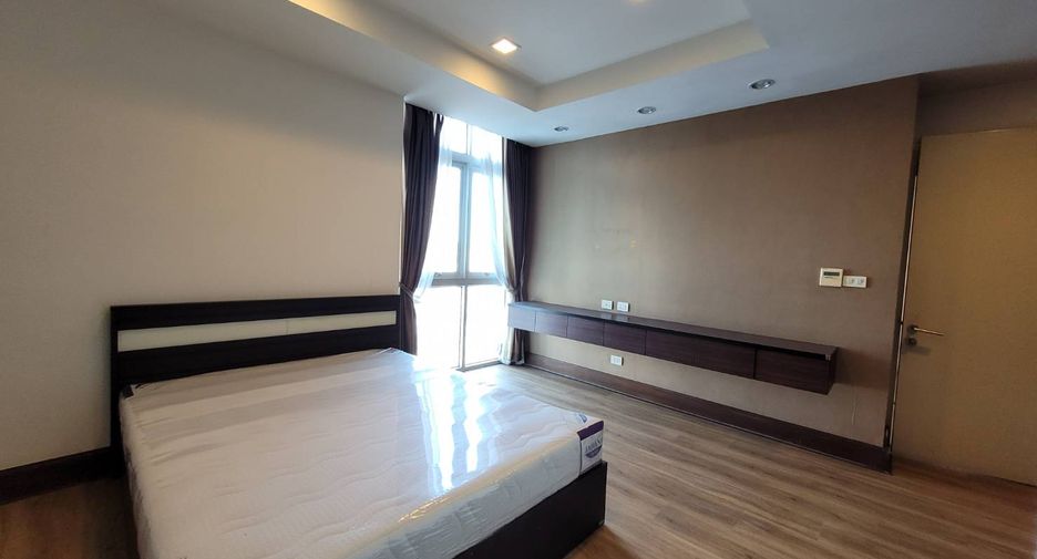 Condo en alquiler de 3 habitaciones en Khlong Toei, Bangkok