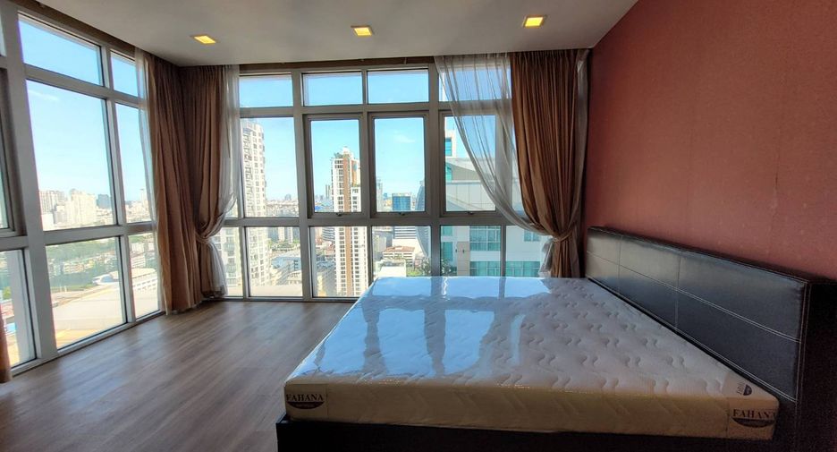 Condo en alquiler de 3 habitaciones en Khlong Toei, Bangkok
