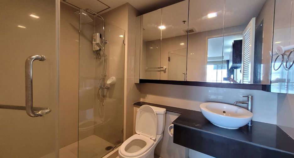 Condo en alquiler de 3 habitaciones en Khlong Toei, Bangkok
