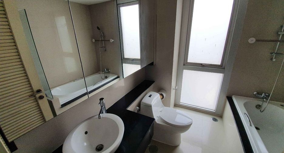 Condo en alquiler de 3 habitaciones en Khlong Toei, Bangkok