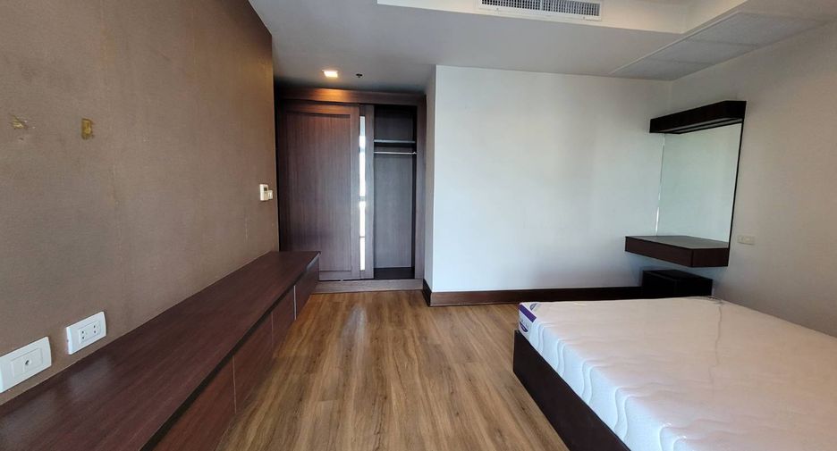 Condo en alquiler de 3 habitaciones en Khlong Toei, Bangkok