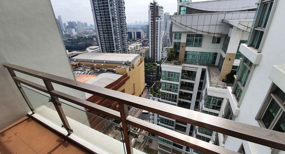 Condo en alquiler de 3 habitaciones en Khlong Toei, Bangkok