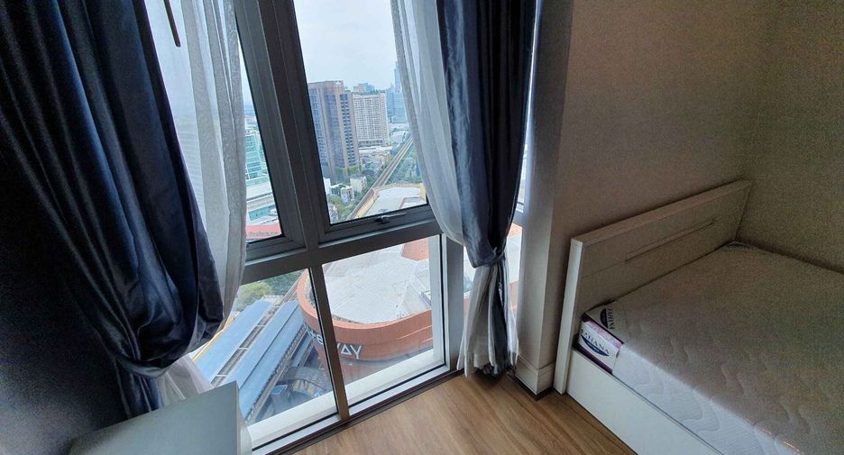 Condo en alquiler de 3 habitaciones en Khlong Toei, Bangkok