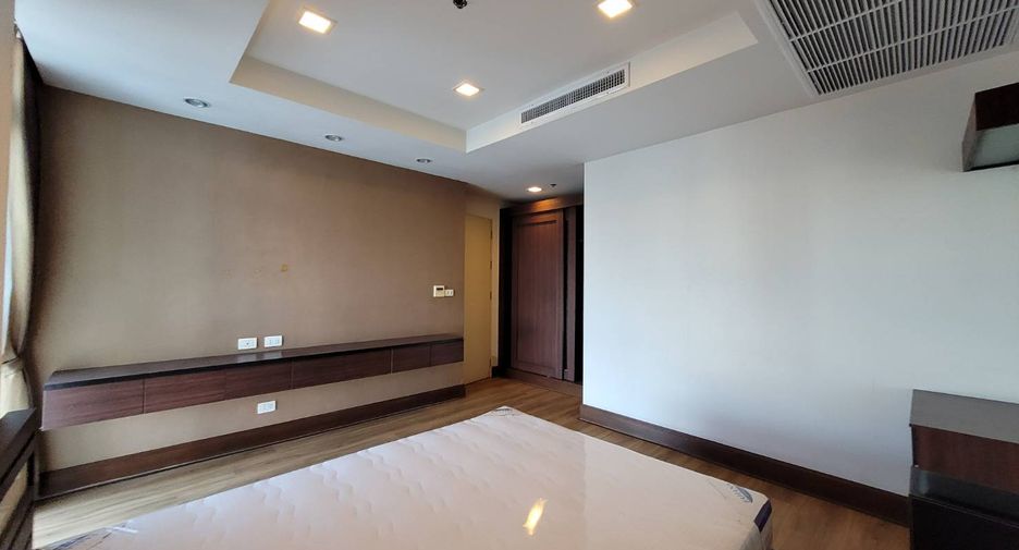 Condo en alquiler de 3 habitaciones en Khlong Toei, Bangkok