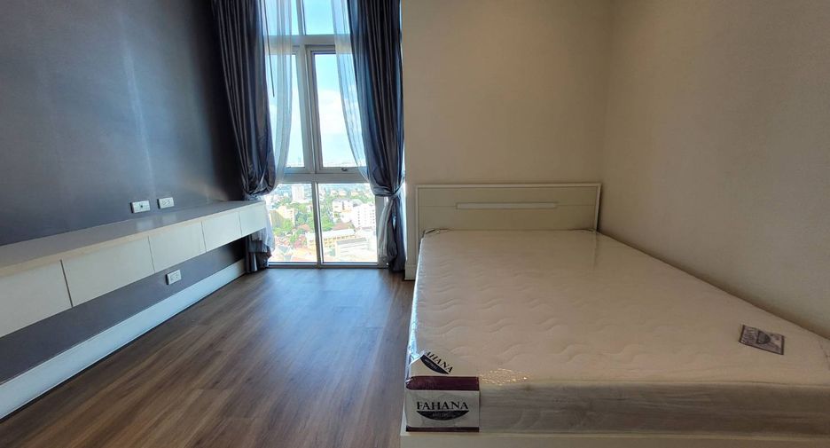 Condo en alquiler de 3 habitaciones en Khlong Toei, Bangkok