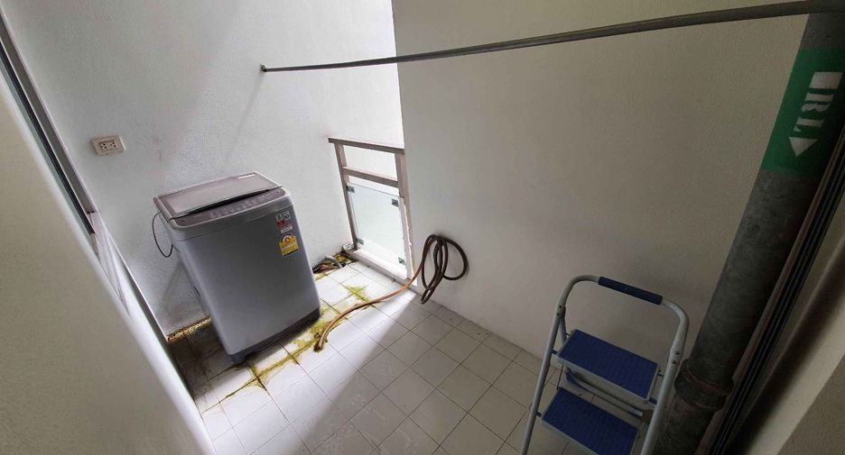 Condo en alquiler de 3 habitaciones en Khlong Toei, Bangkok