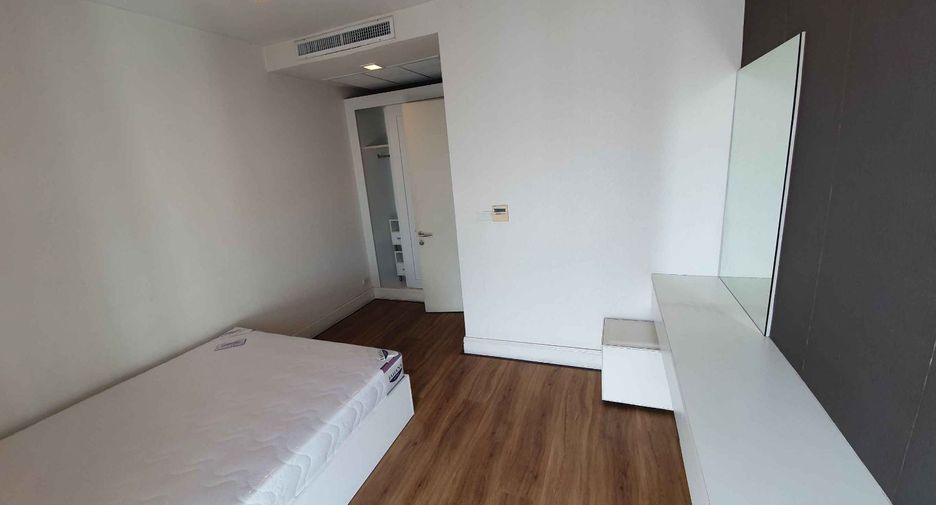 Condo en alquiler de 3 habitaciones en Khlong Toei, Bangkok