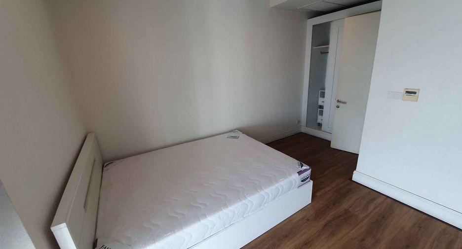 Condo en alquiler de 3 habitaciones en Khlong Toei, Bangkok
